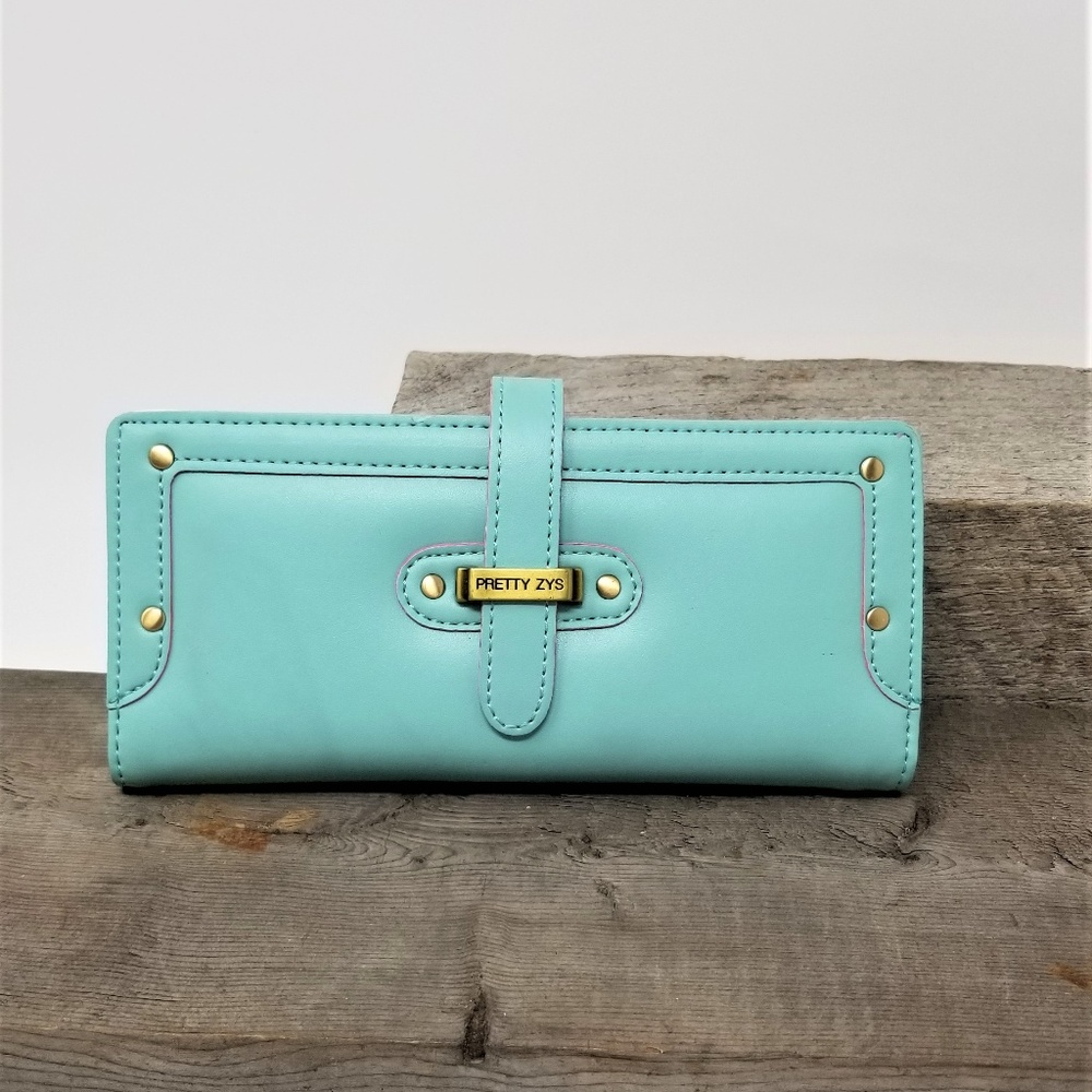 NWT Prettyzys Blue Womans Wallet